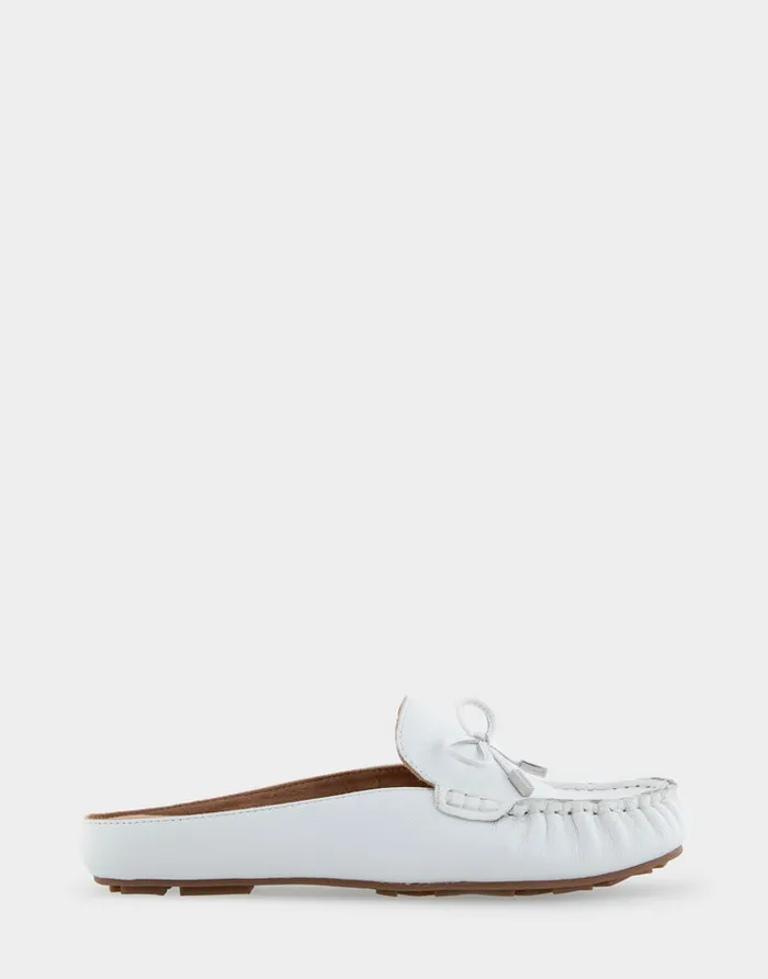 Aerosoles Clogs and Mules Comfortable Slip On Driver In White Leather 8211 Women