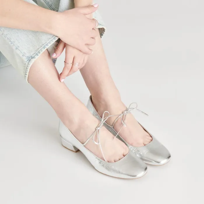 Flats and Loafers Women Dolce Vita Ardien Heels Silver Crinkle Patent