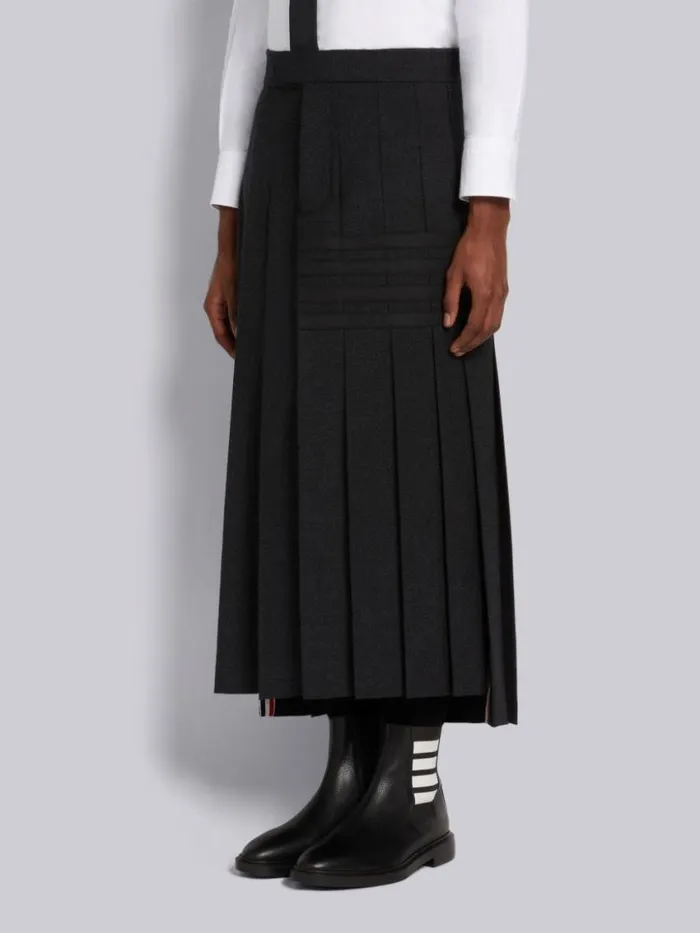 Men Thornproof Wool 4bar Ankle Length Classic Rise Backstrap Pleated Skirt Dark Grey Thom Browne Trousers