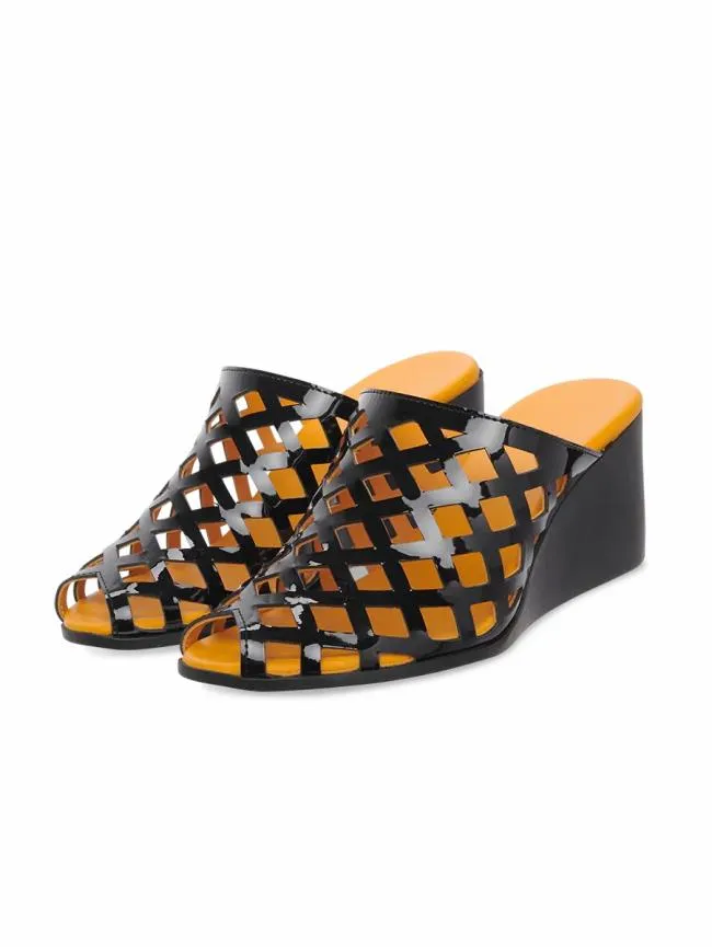 Mules and Clogs Woman Arche Egahya Slippers Patent And Plain Leather Multicolor Blackyellowblackcasa Mules and Clogs Woman Arche Egahya Slippers Patent And Plain Leather Multicolor Blackyellowblackcasa