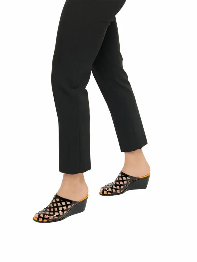 Mules and Clogs Woman Arche Egahya Slippers Patent And Plain Leather Multicolor Blackyellowblackcasa Mules and Clogs Woman Arche Egahya Slippers Patent And Plain Leather Multicolor Blackyellowblackcasa