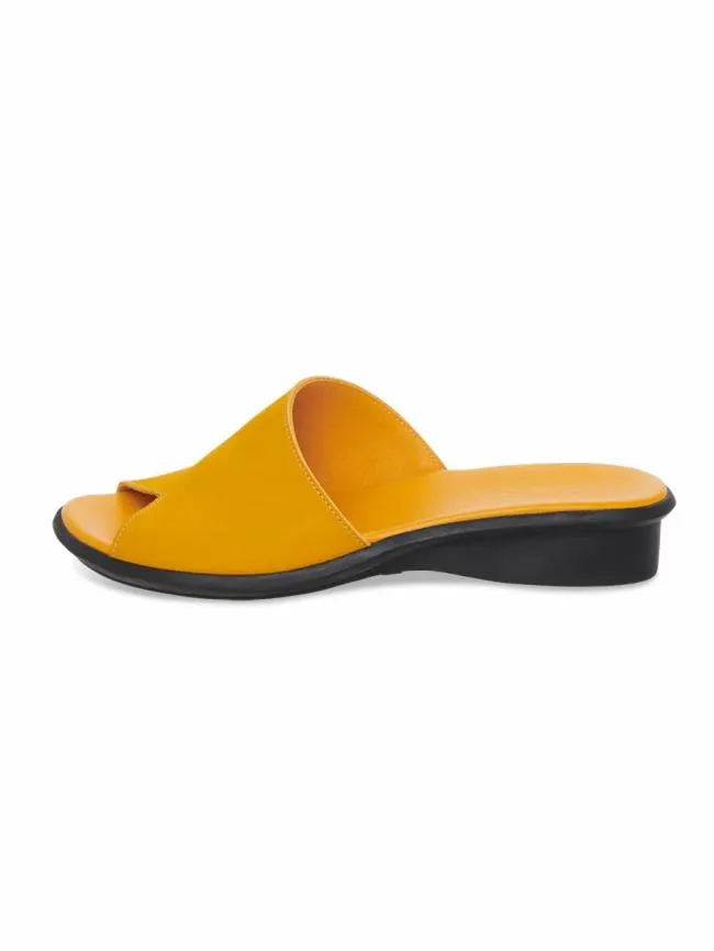 Mules and Clogs Woman Arche Salina Slippers Nubuck Leather Yellowcasa Mules and Clogs Woman Arche Salina Slippers Nubuck Leather Yellowcasa