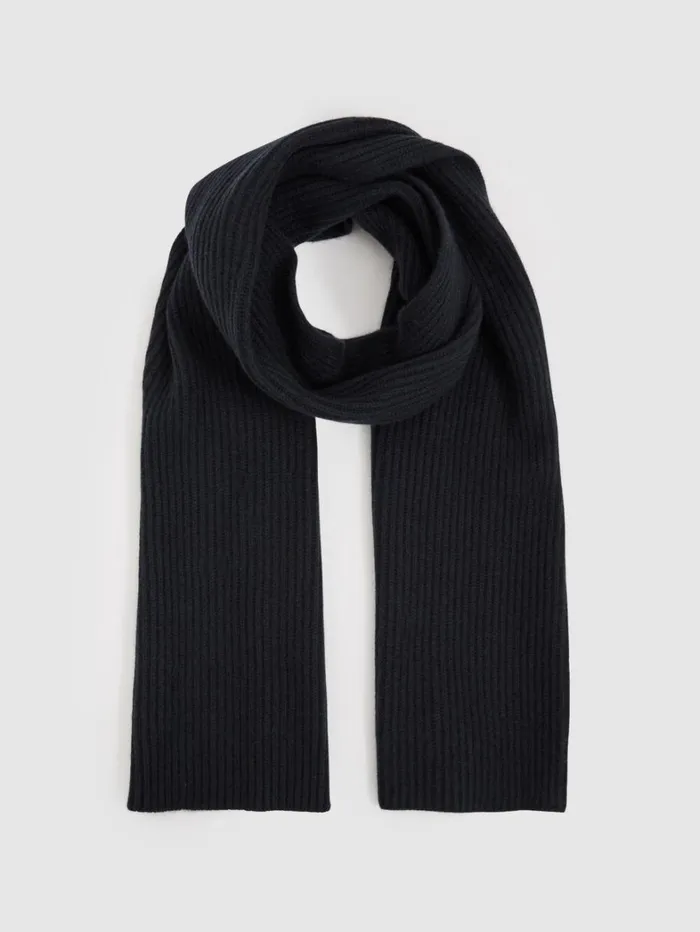 Reiss Hats Gloves and Scarves Men Atelier RibbedCashmere Scarf In Dark Navy Reiss Hats Gloves and Scarves Men Atelier RibbedCashmere Scarf In Dark Navy
