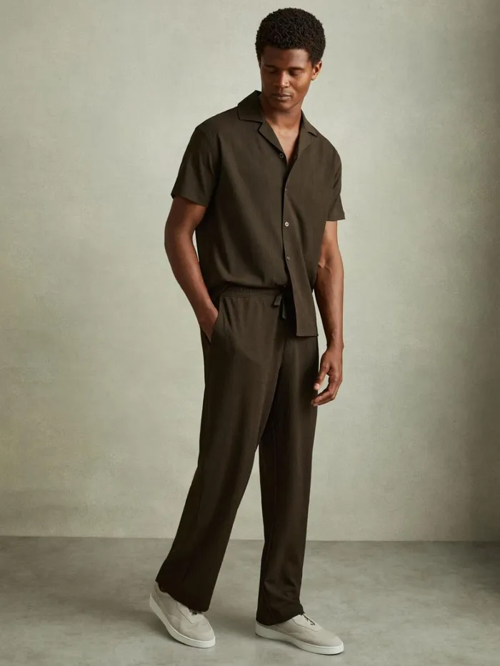 Reiss Trousers Men Textured Crepe Drawstring Trousers In Dark Olive Green Reiss Trousers Men Textured Crepe Drawstring Trousers In Dark Olive Green