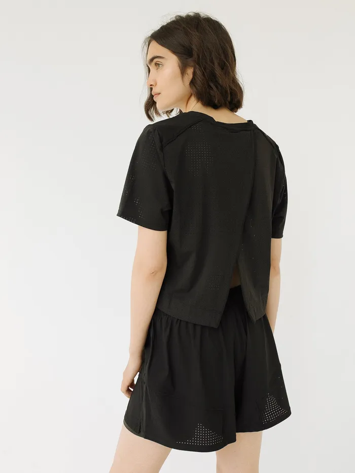 The UNDONE Tops Women The Upside 8211 Lara Cropped Tee in Black