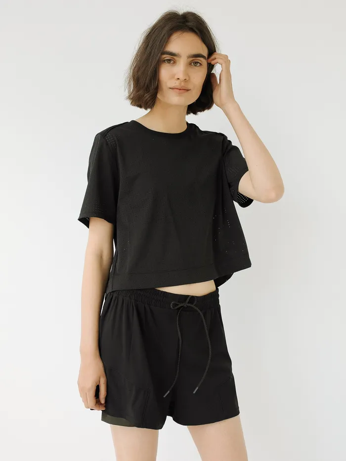 The UNDONE Tops Women The Upside 8211 Lara Cropped Tee in Black