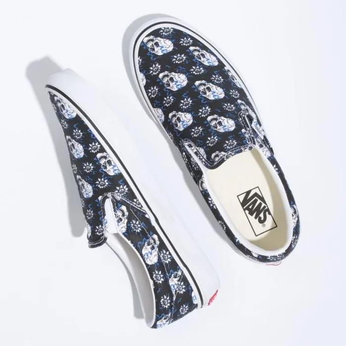 Vans Flash Skulls Classic SlipOn BlackTrue White MensWomens Classics Shoes Vans Flash Skulls Classic SlipOn BlackTrue White MensWomens Classics Shoes