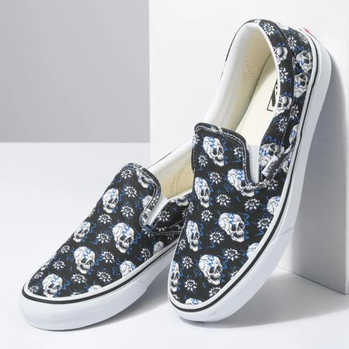 Vans Flash Skulls Classic SlipOn BlackTrue White MensWomens Classics Shoes Vans Flash Skulls Classic SlipOn BlackTrue White MensWomens Classics Shoes